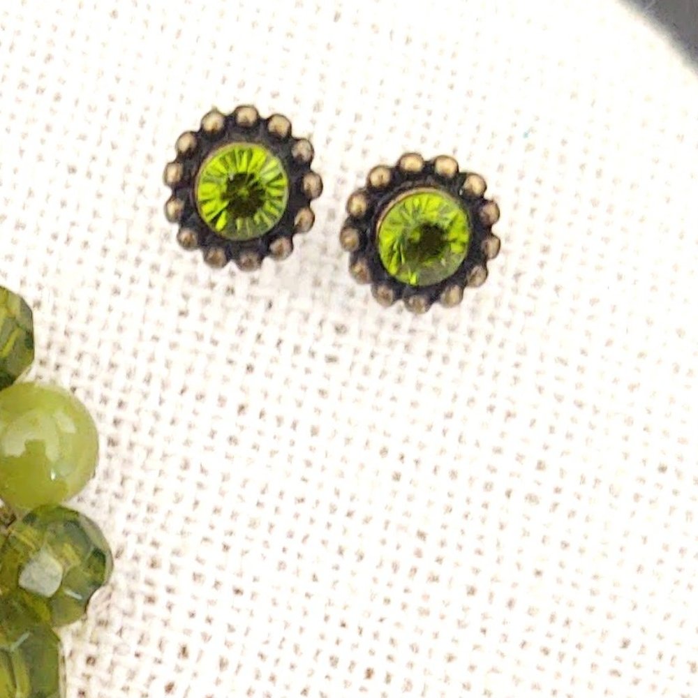 Pair of green glass earrings - Picture 4 of 7
